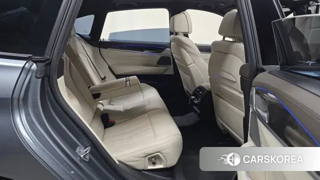 BMW 6 Series GT (G32) 2018 Серебристо-серый из Кореи, фото 3