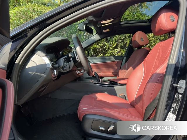 BMW 5 series 2023 Черный из Китая, фото 3