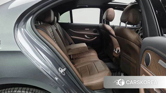 Mercedes-Benz E-Class W213 2023 Серебристо-серый из Кореи, фото 3