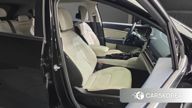 Kia Sportage 5th Generation Hybrid 2023 Черный из Кореи, фото 3