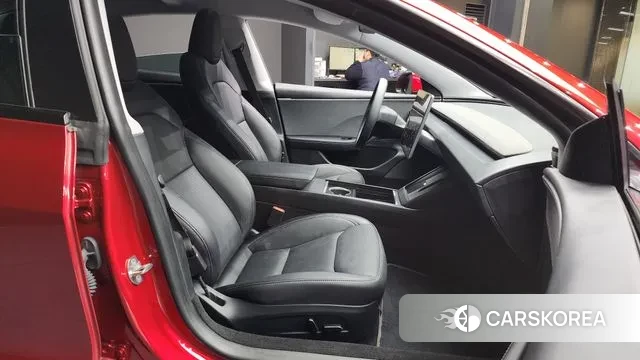 Tesla Model 3 2024 Красный из Кореи, фото 3