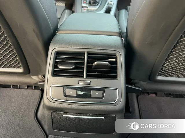 Audi A4L 2021 Черный из Китая, фото 3