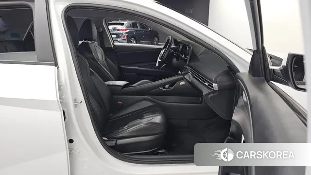 Hyundai Avante Hybrid (CN7) 2023 Белый из Кореи, фото 3