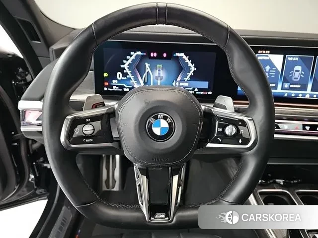 BMW 7 Series (G70) 2023 Золотой двухцветный из Кореи, фото 3