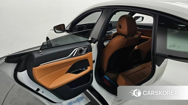 BMW i4 2022 Белый из Кореи, фото 3