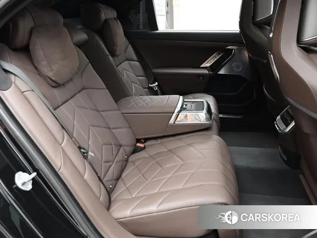 BMW i7 (G70) 2023 Черный из Кореи, фото 3