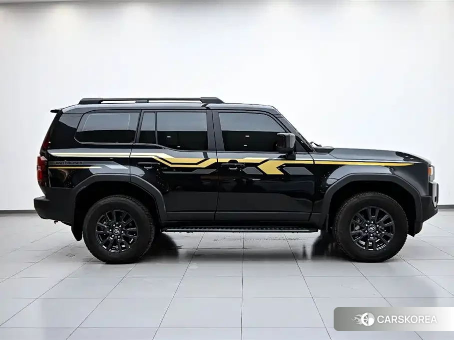 Toyota Land Cruiser 2025 Черный из Китая, фото 3