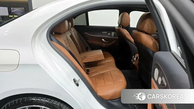 Mercedes-Benz E-Class W213 2021 Белый из Кореи, фото 3