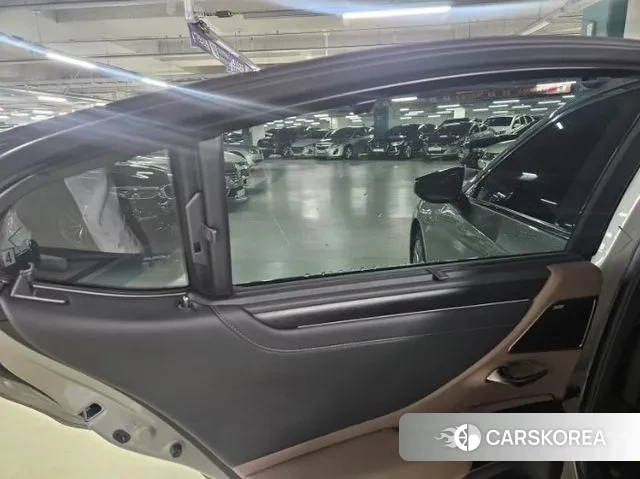 Lexus ES300h 7th generation 2023 Серебристо-серый из Кореи, фото 3