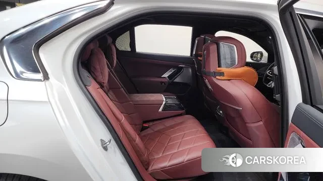 BMW 7 Series (G70) 2024 Белый из Кореи, фото 3