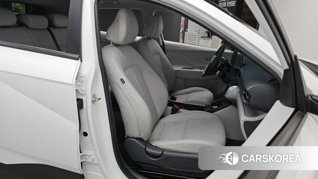 Hyundai Kona (SX2) 2023 Белый из Кореи, фото 3