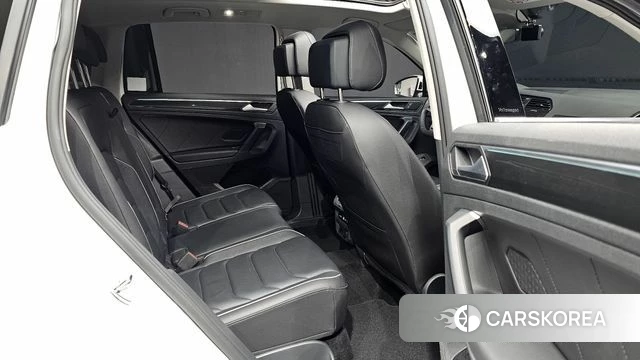 Volkswagen Tiguan second Generation 2022 Белый из Кореи, фото 3