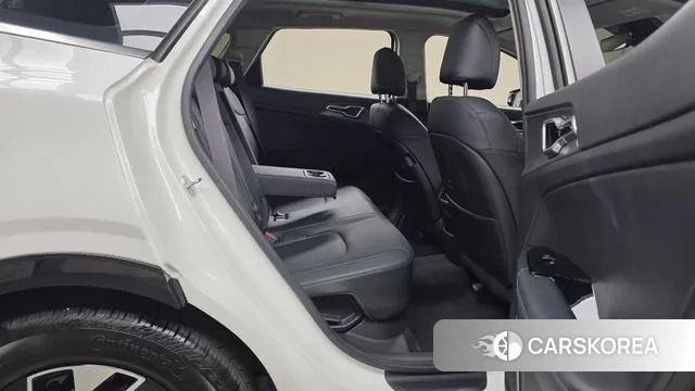 Kia Sportage 5th Generation Hybrid 2023 Белый из Кореи, фото 3