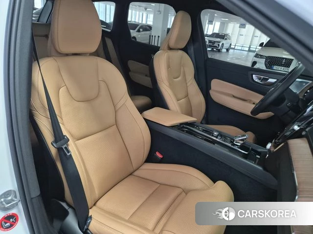 Volvo XC60 second Generation 2023 Белый из Кореи, фото 3