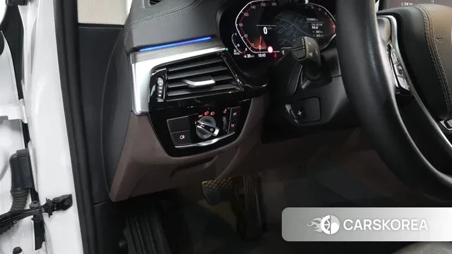 BMW 6 Series GT (G32) 2022 Белый из Кореи, фото 3