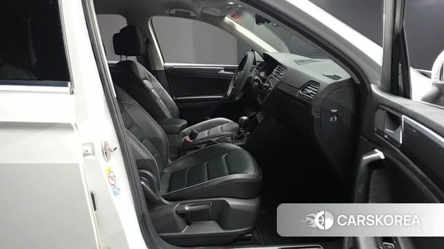 Volkswagen Tiguan second Generation 2018 Белый из Кореи, фото 3