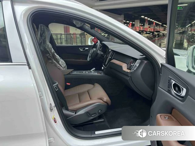 Volvo XC60 2025 Белый из Китая, фото 3