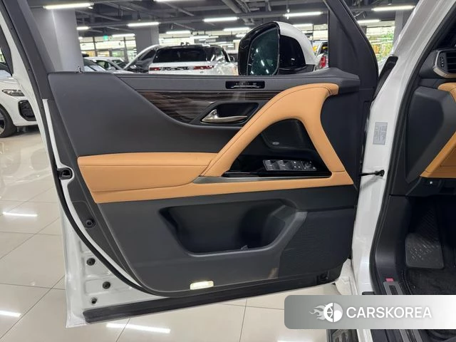 Lexus LX 4th Generation 2025 Белый из Кореи, фото 3