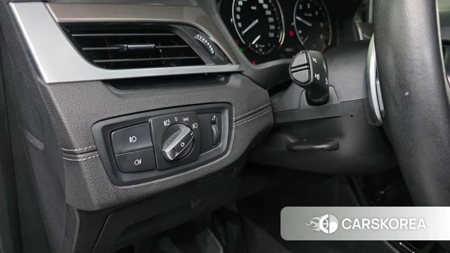 BMW X1 (F48) 2021 Черный из Кореи, фото 3