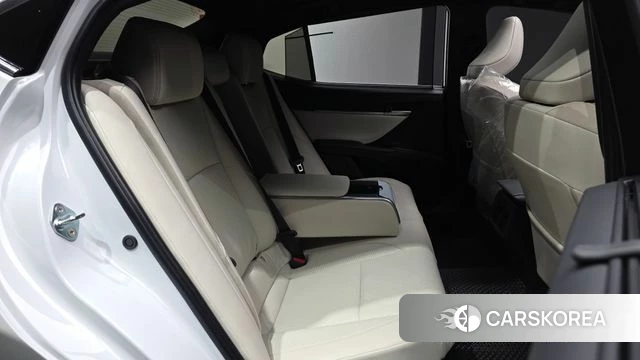 Toyota Camry (XV80) 2026 Белый из Кореи, фото 3