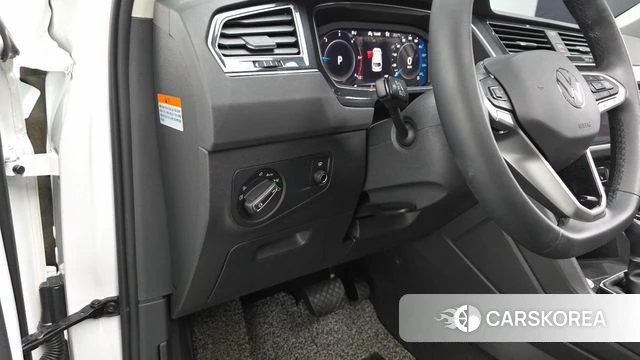 Volkswagen Tiguan second Generation 2022 Белый из Кореи, фото 3