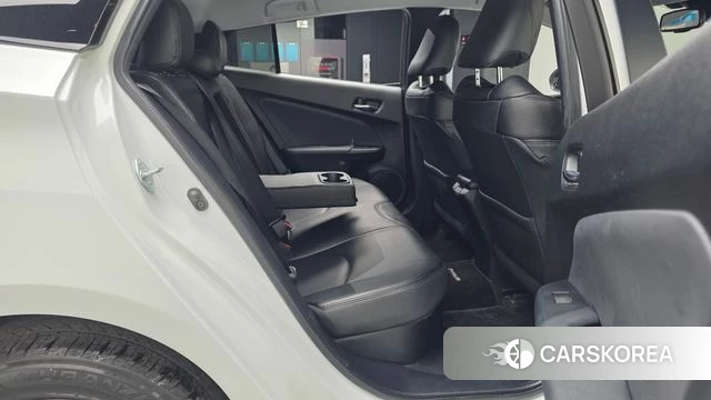 Toyota Prius 4th Generation 2021 Белый из Кореи, фото 3
