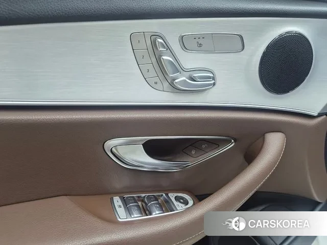 Mercedes-Benz E-Class W213 2021 Белый из Кореи, фото 3