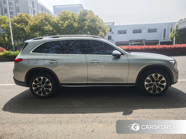 Mercedes-Benz GLC 2024 Серебристо-серый из Китая, фото 3