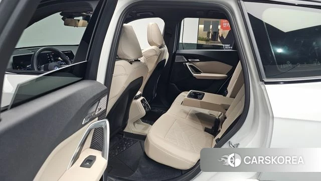 BMW iX1 (U11) 2025 Белый из Кореи, фото 3