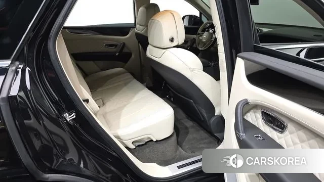 Bentley Bentayga 2019 Черный из Кореи, фото 3