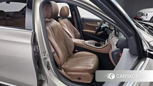 Mercedes-Benz E-Class W213 2022 Серебристо-серый из Кореи, фото 3