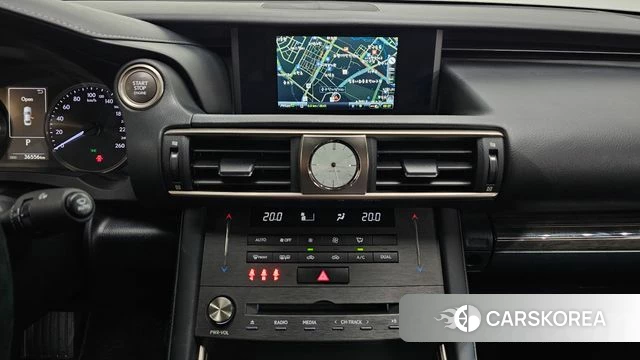 Lexus New IS300 2019 Серебристо-серый из Кореи, фото 3