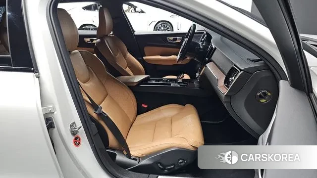 Volvo V60 Cross-Country 2nd Generation 2020 Белый из Кореи, фото 3