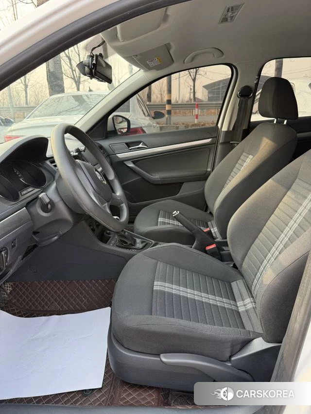 Volkswagen Lavida 2023 Белый из Китая, фото 3