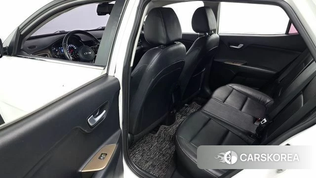 Kia Stonic 2018 Белый из Кореи, фото 3