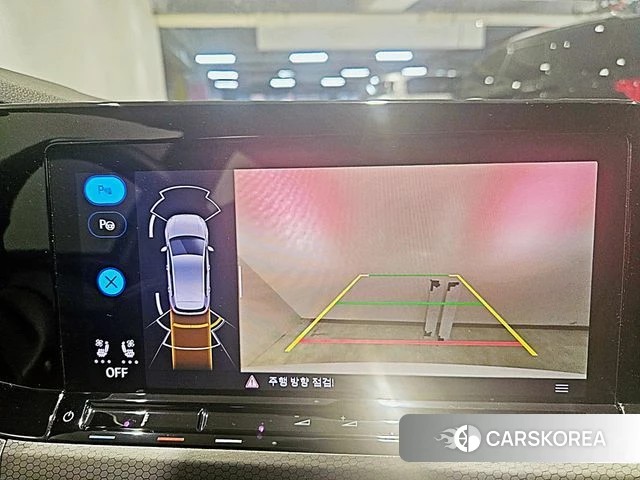 Volkswagen Golf 8th Generation 2023 Белый из Кореи, фото 3