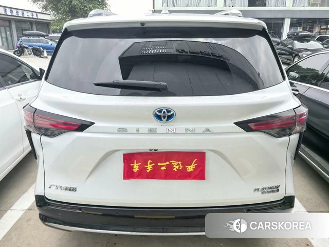 Toyota Saina 2023 Белый из Китая, фото 3