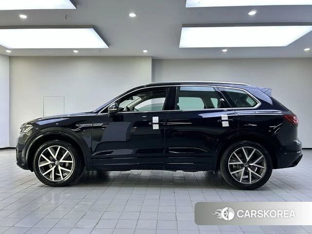 Volkswagen Touareg 2021 Черный из Китая, фото 3