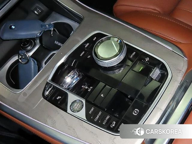 BMW X7 (G07) 2024 Черный из Кореи, фото 3