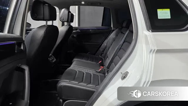 Volkswagen Tiguan second Generation 2022 Белый из Кореи, фото 3