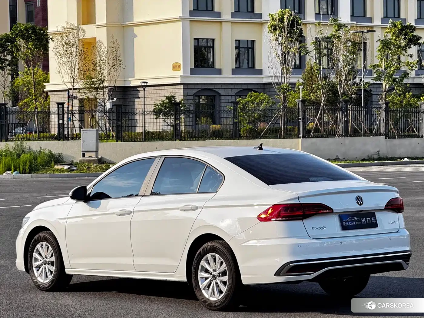 Volkswagen Bora 2023 Белый из Китая, фото 3