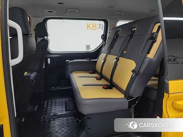 Hyundai Staria 2024 Желтый из Кореи, фото 3