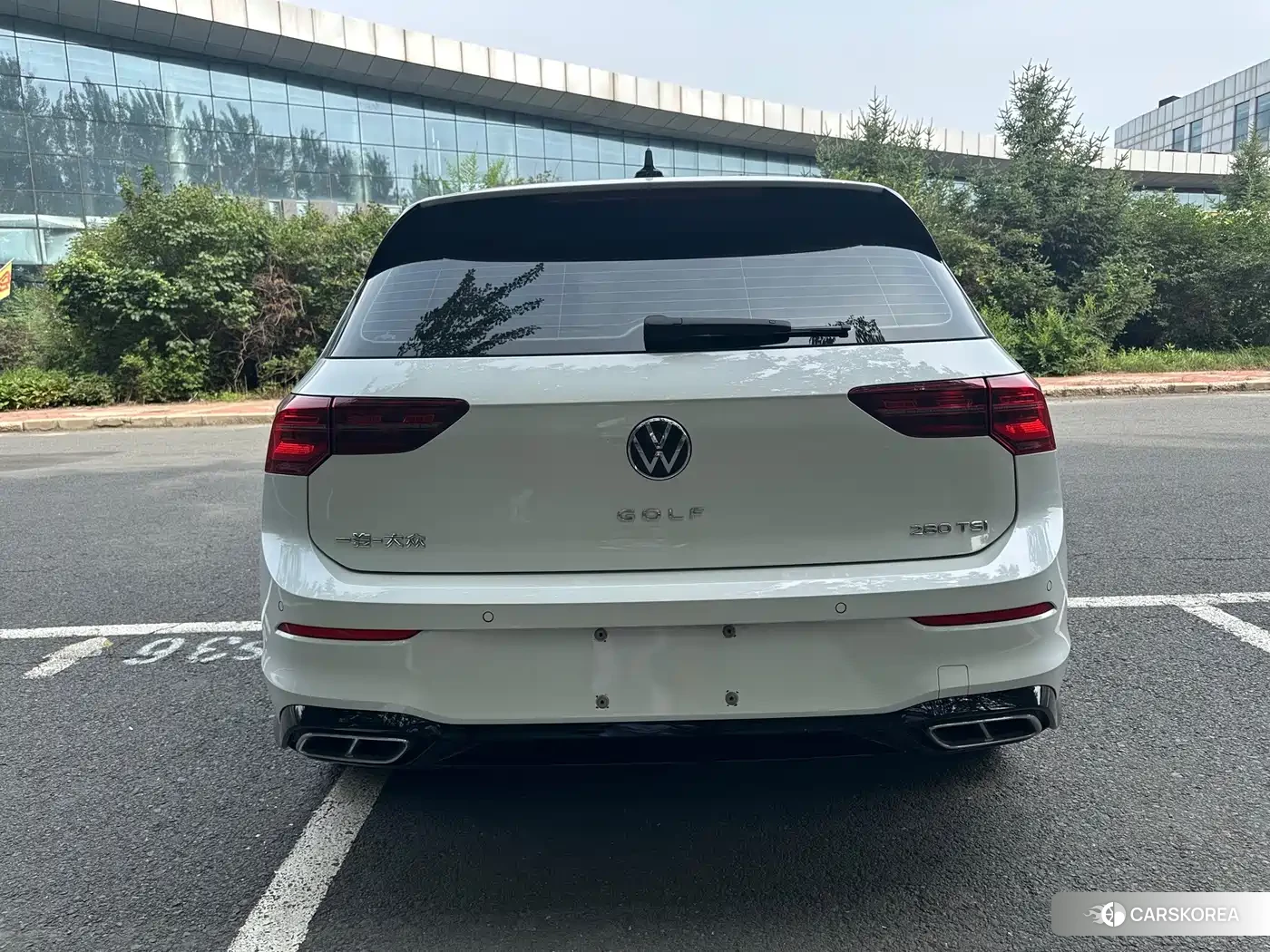 Volkswagen Golf 2023 Белый из Китая, фото 3