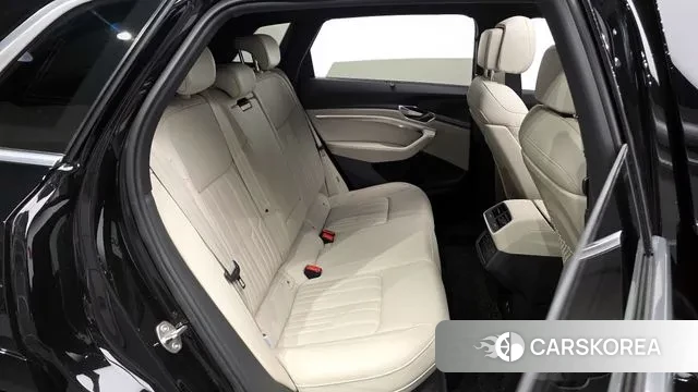 Audi e-Tron 2023 Черный из Кореи, фото 3