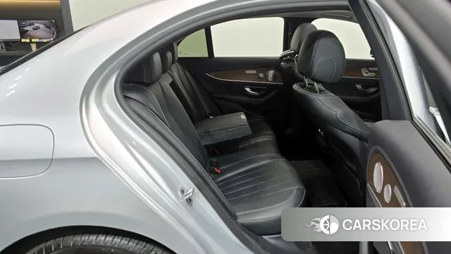 Mercedes-Benz E-Class W213 2019 Серебристо-серый из Кореи, фото 3