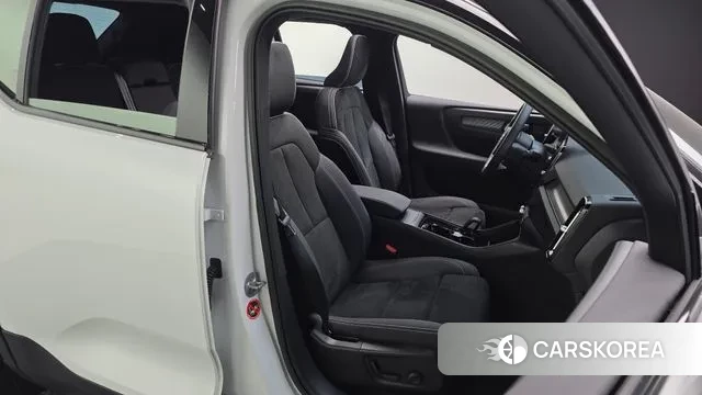 Volvo XC40 Richards 2022 Белый из Кореи, фото 3