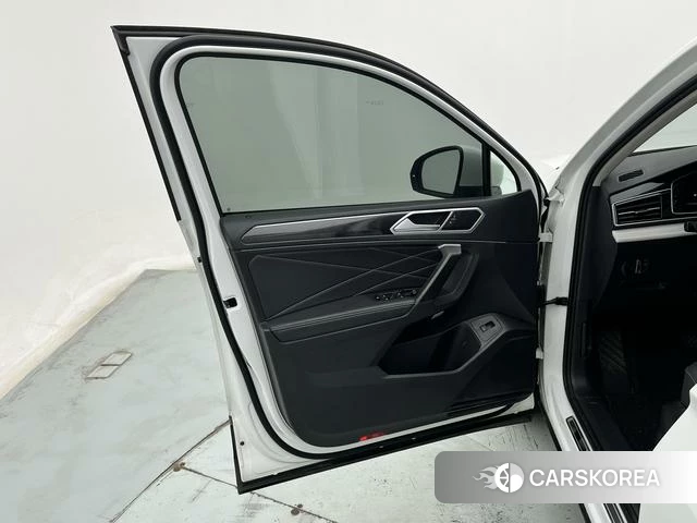 Volkswagen Tiguan L 2023 Белый из Китая, фото 3