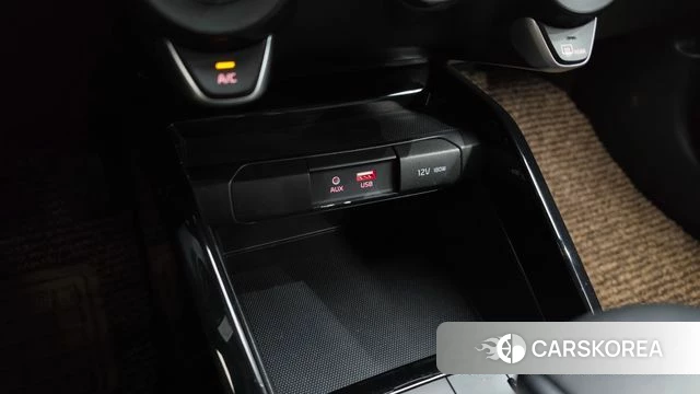 Kia Stonic 2018 Белый из Кореи, фото 3