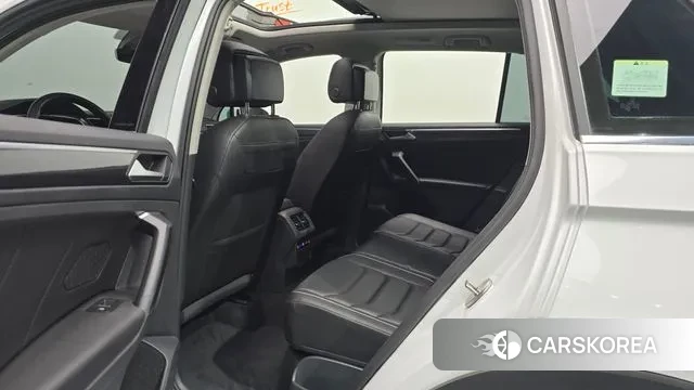 Volkswagen Tiguan second Generation 2023 Белый из Кореи, фото 3