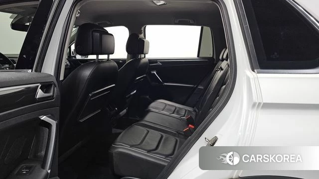 Volkswagen Tiguan second Generation 2018 Белый из Кореи, фото 3